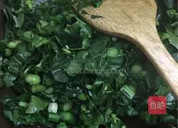 Illustration of how to make kale fried rice 7