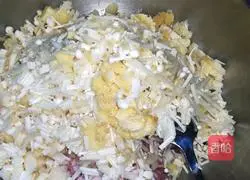 Illustration of how to make enoki mushroom and pork wontons 4