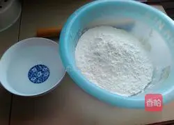 Illustration of how to make pork and sauerkraut pancakes 2 