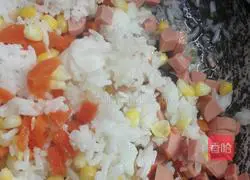 Illustration of home-cooked Yangzhou fried rice 8