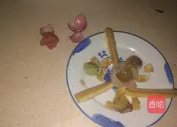 Illustration of how to make fruit sandwiches 6