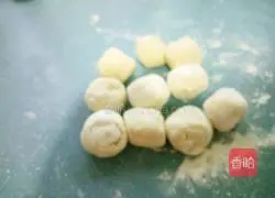 Illustration of how to make pork and green onion buns 6