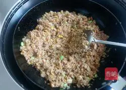 Fresh shrimps Illustration of how to make ham and egg fried rice 5