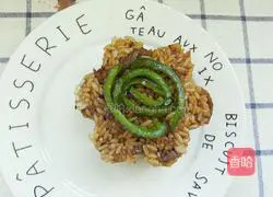 Illustration of how to make green pepper and shredded pork fried rice 11