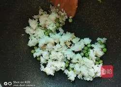 Tomato and peas Illustration of how to make fried rice 3