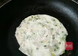 Illustration of how to make dumpling skin version of scallion pancake 13