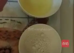 Illustration of how to make egg white walnut shortbread 1