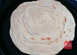 Illustration of how to make hand pancake rolls 13