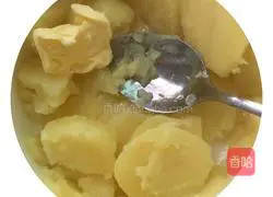 Illustration of how to make potato pancakes with mixed vegetables and meat 5