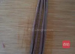 Illustration of how to make longevity peach with vegetable juice (flower buns) 9