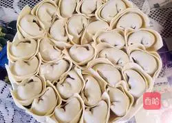 Illustration of how to make shepherd's purse wontons 7