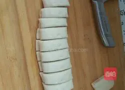 Illustration of how to make homemade steamed buns and flower rolls at home 5