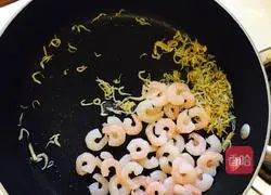 Illustration of how to make whitebait and shrimp fried rice 2