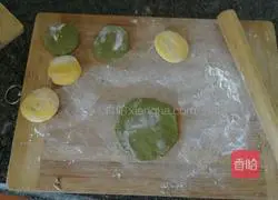 Illustration of how to make pumpkin matcha steamed buns 4