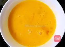 Illustration of how to make fried cherry tomatoes and eggs with noodles 5