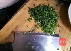 Illustration of how to make green onion and meat dumplings 3