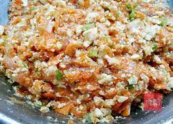 Illustration of how to make carrot and tofu dumplings 14