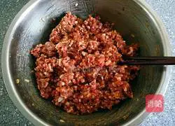 Illustration of how to make celery stuffed dumplings 6