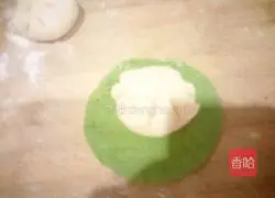 Illustration of how to make plum blossom steamed buns 10