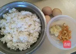 Fried rice with eggs and shrimps Illustration of how to do it 1