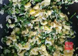 Illustration of making old Beijing chive pancake 8