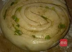 Illustration of how to make scallion pancake 8