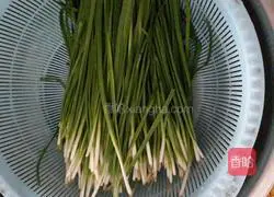 Illustration of how to make leek dumplings 1