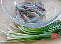 Illustration of how to make leek, egg and shrimp cake 1