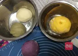 Illustration of how to make colorful threaded steamed buns 1