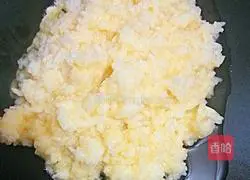 Illustration of how to make fried rice with chili sauce 5