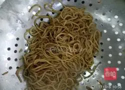 Illustration of how to make small fried noodles 4
