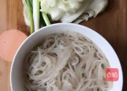 Illustration of how to make cabbage and vermicelli bun filling (double flavors) 2