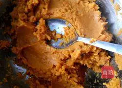 Illustration of how to make sweet potato dumplings with taro filling 5