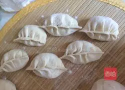 Illustration of how to make leek and egg dough dumplings 9