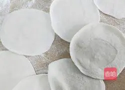 Illustration of how to make leek, egg, fried dough sticks and meat dumplings 6