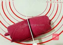 Illustration of how to make beetroot and rose steamed buns 7