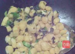 Illustration of how to make fried steamed buns 7