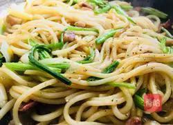 Illustration of how to make fried rice noodles with barbecued pork (Cantonese style) 12