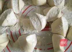 Illustration of how to make radish stuffed pork buns 8