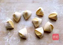 Illustration of how to make golden ingot steamed buns 9