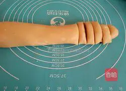 White-skinned red bean and purple potato cakes Illustration of how to do it 11