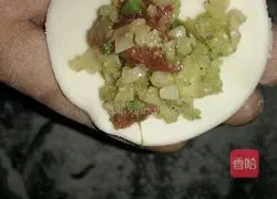 Illustration of how to make homemade dumplings with radish, green onion and meat 5