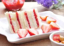 Illustration of making homemade strawberry jam sandwich 4