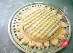 Illustration of how to make sunflower buns 19