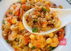 Illustration of how to make shrimp and egg fried rice 12