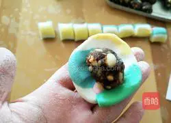 Illustration of how to make rainbow glutinous rice balls 11
