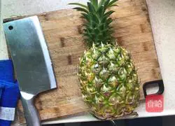 Illustration of how to make pineapple, shrimp and egg fried rice 2