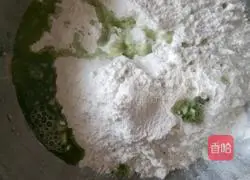 Illustration of how to make celery stuffed dumplings 2