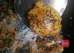 Illustration of how to make brown sugar and sesame glutinous heart cake 6