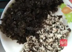 Illustration of how to make shrimp and pork wontons 1